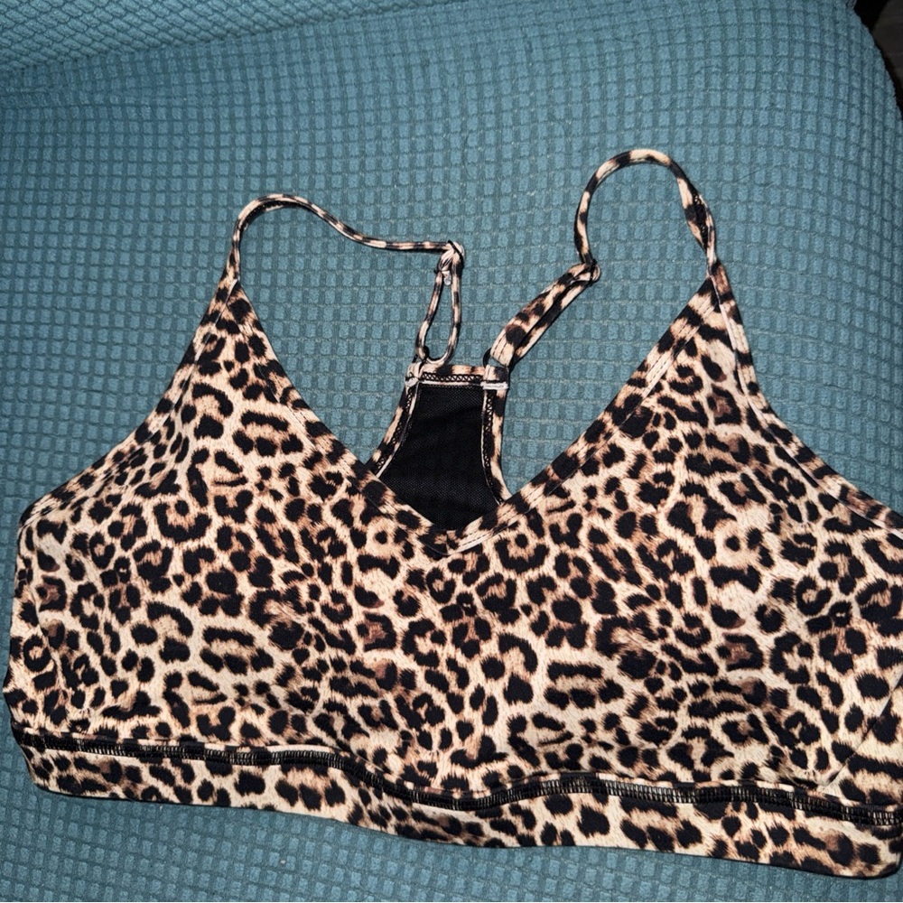 ZYIA Active Sports Bra Size XL Leopard print  Wireless